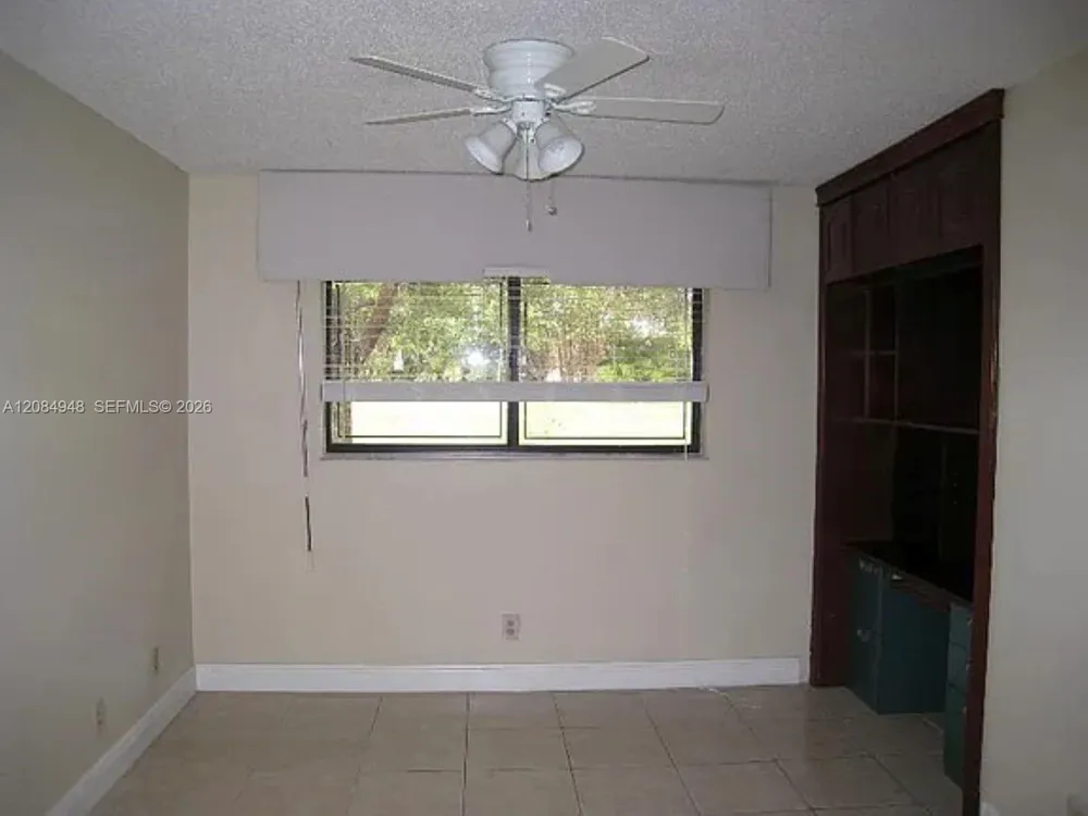 447 Lakeview Dr #1 Weston, FL 33326