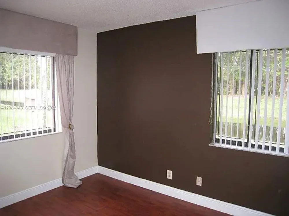 447 Lakeview Dr #1 Weston, FL 33326