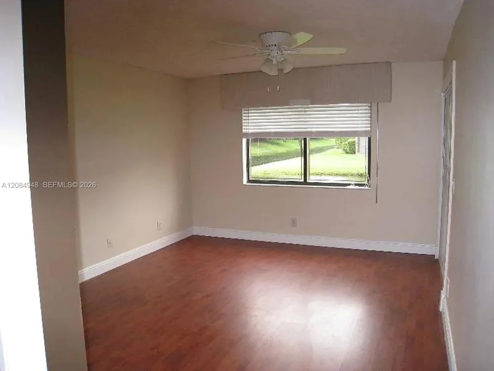 447 Lakeview Dr #1 Weston, FL 33326