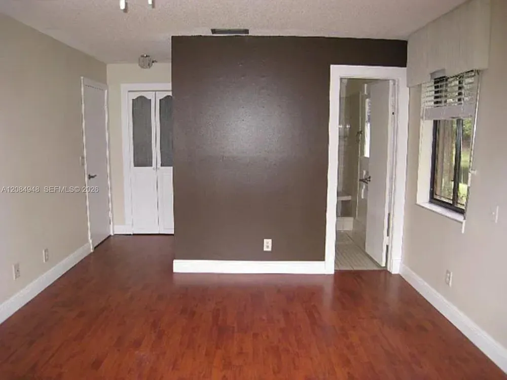 447 Lakeview Dr #1 Weston, FL 33326