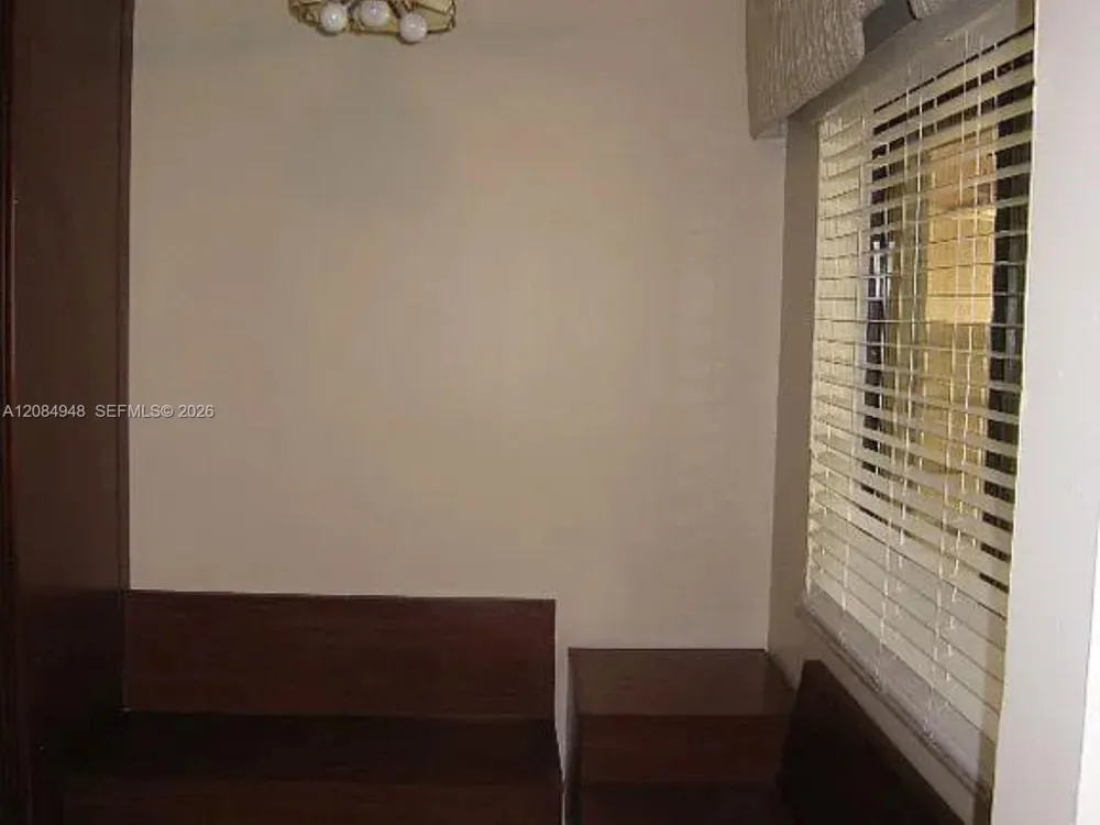 447 Lakeview Dr #1 Weston, FL 33326