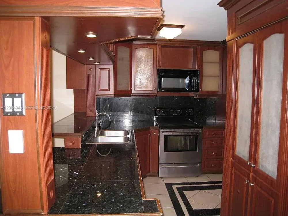 447 Lakeview Dr #1 Weston, FL 33326