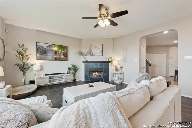 4265 GALE MDWS New Braunfels, TX 78130