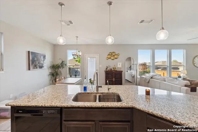 4265 GALE MDWS New Braunfels, TX 78130