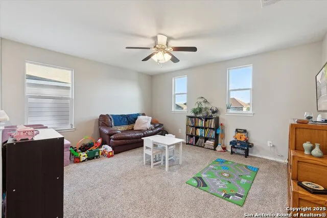 4265 GALE MDWS New Braunfels, TX 78130