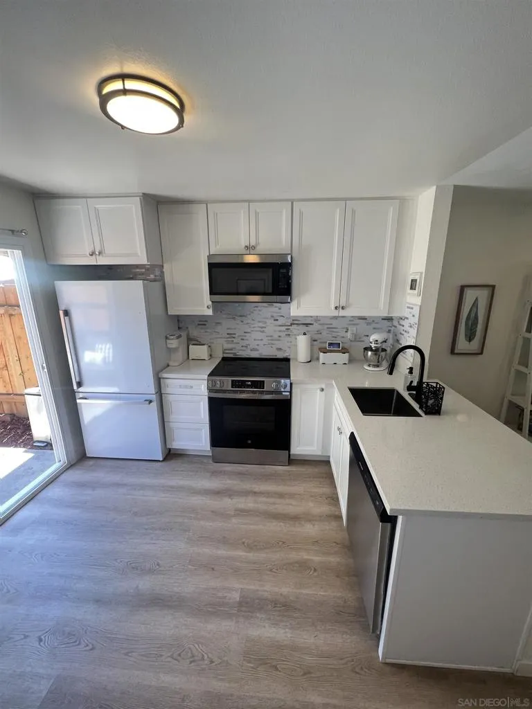 6576 Bell Bluff Ave #B San Diego, CA 92119