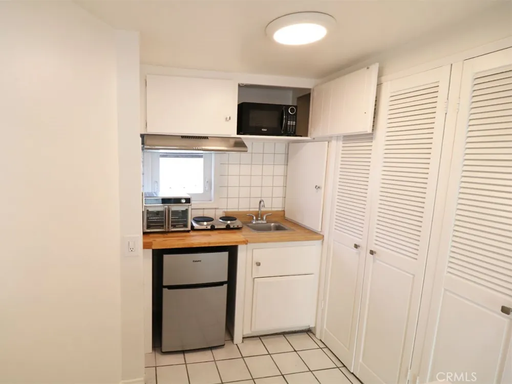 129 35th Street #B Newport Beach, CA 92663