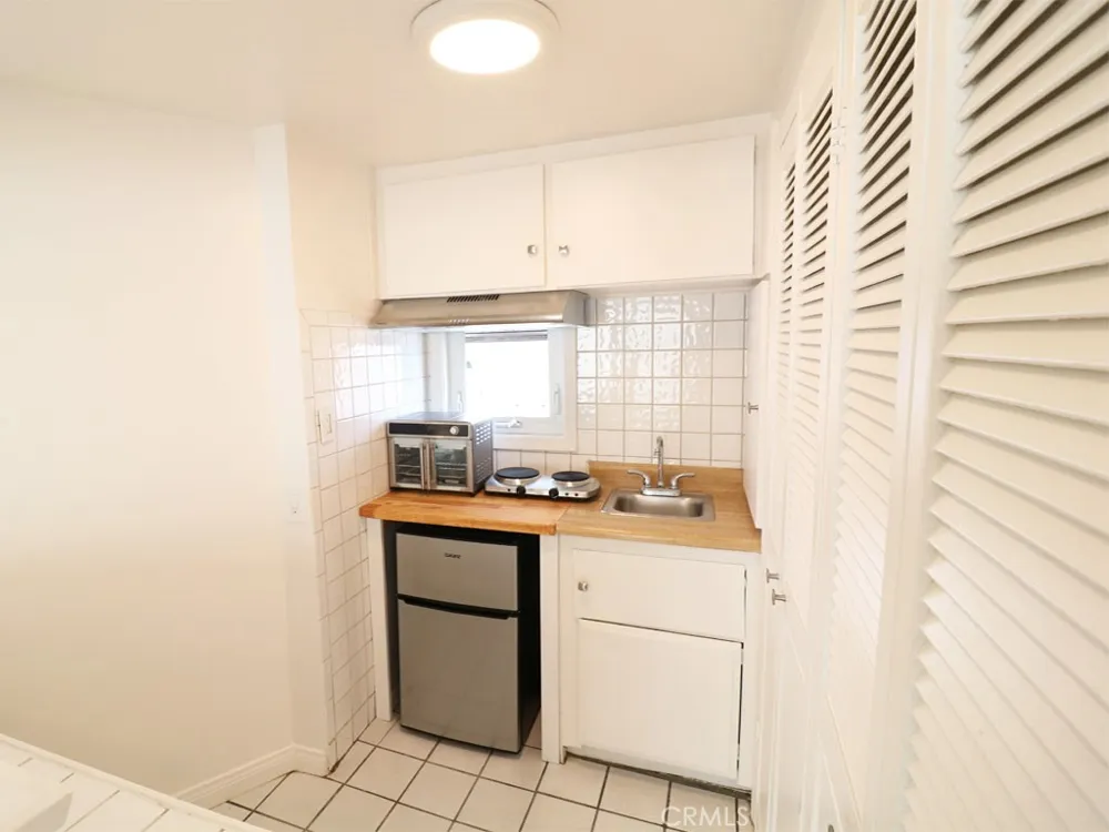129 35th Street #B Newport Beach, CA 92663