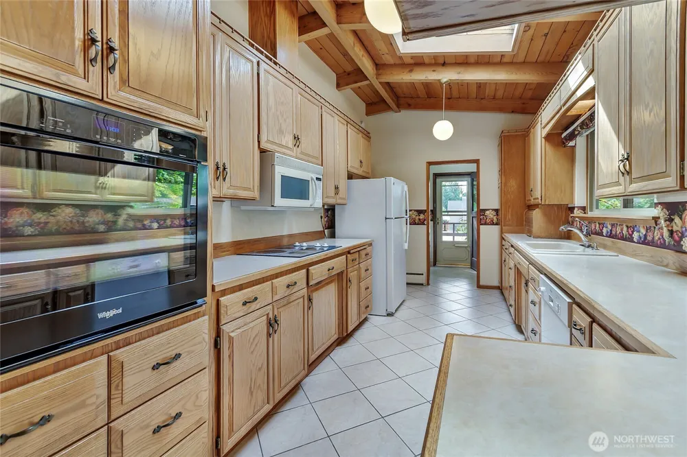 6503 2nd St Ct E Tacoma, WA 98424