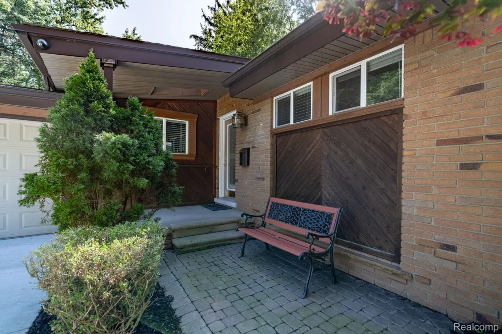 1328 Wrenwood Drive Troy City, MI 48084