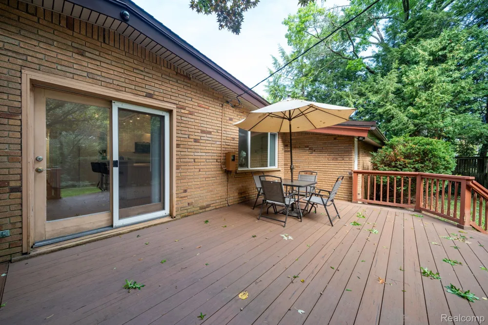 1328 Wrenwood Drive Troy City, MI 48084