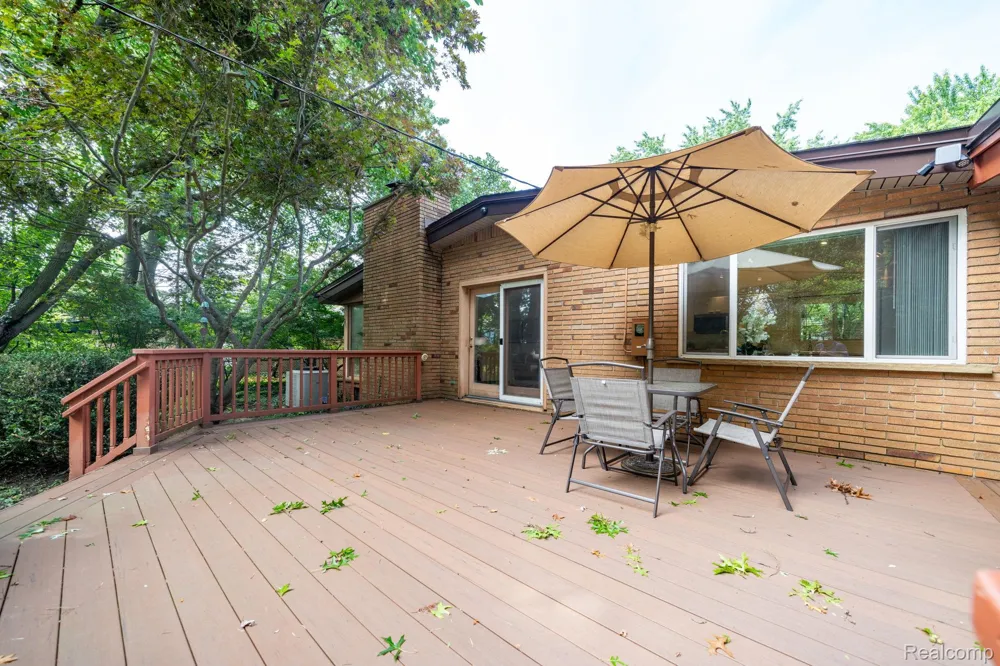 1328 Wrenwood Drive Troy City, MI 48084