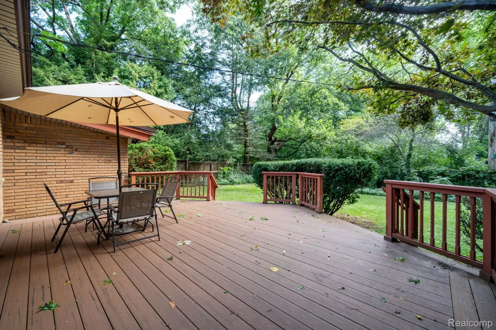 1328 Wrenwood Drive Troy City, MI 48084
