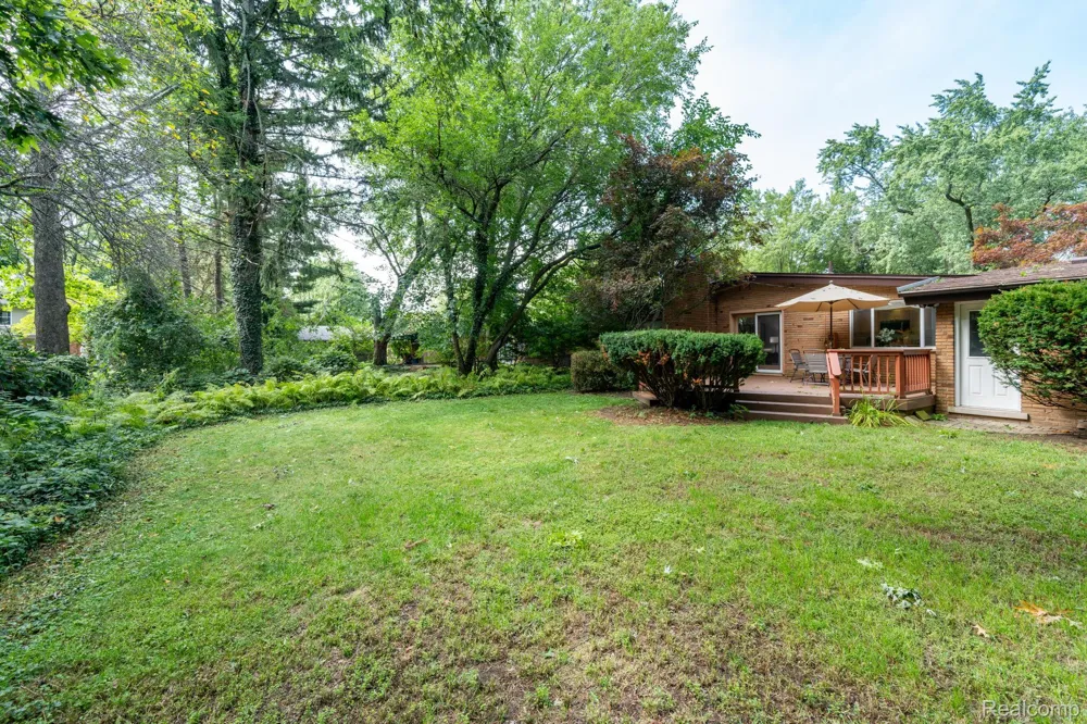 1328 Wrenwood Drive Troy City, MI 48084