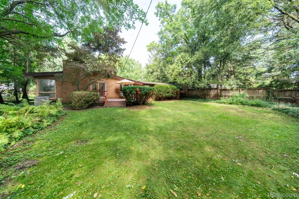 1328 Wrenwood Drive Troy City, MI 48084