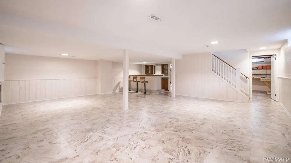 1328 Wrenwood Drive Troy City, MI 48084