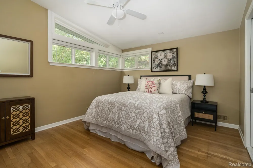 1328 Wrenwood Drive Troy City, MI 48084