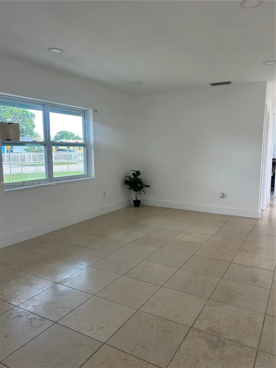 3270 NW 196th Ln Miami Gardens, FL 33056
