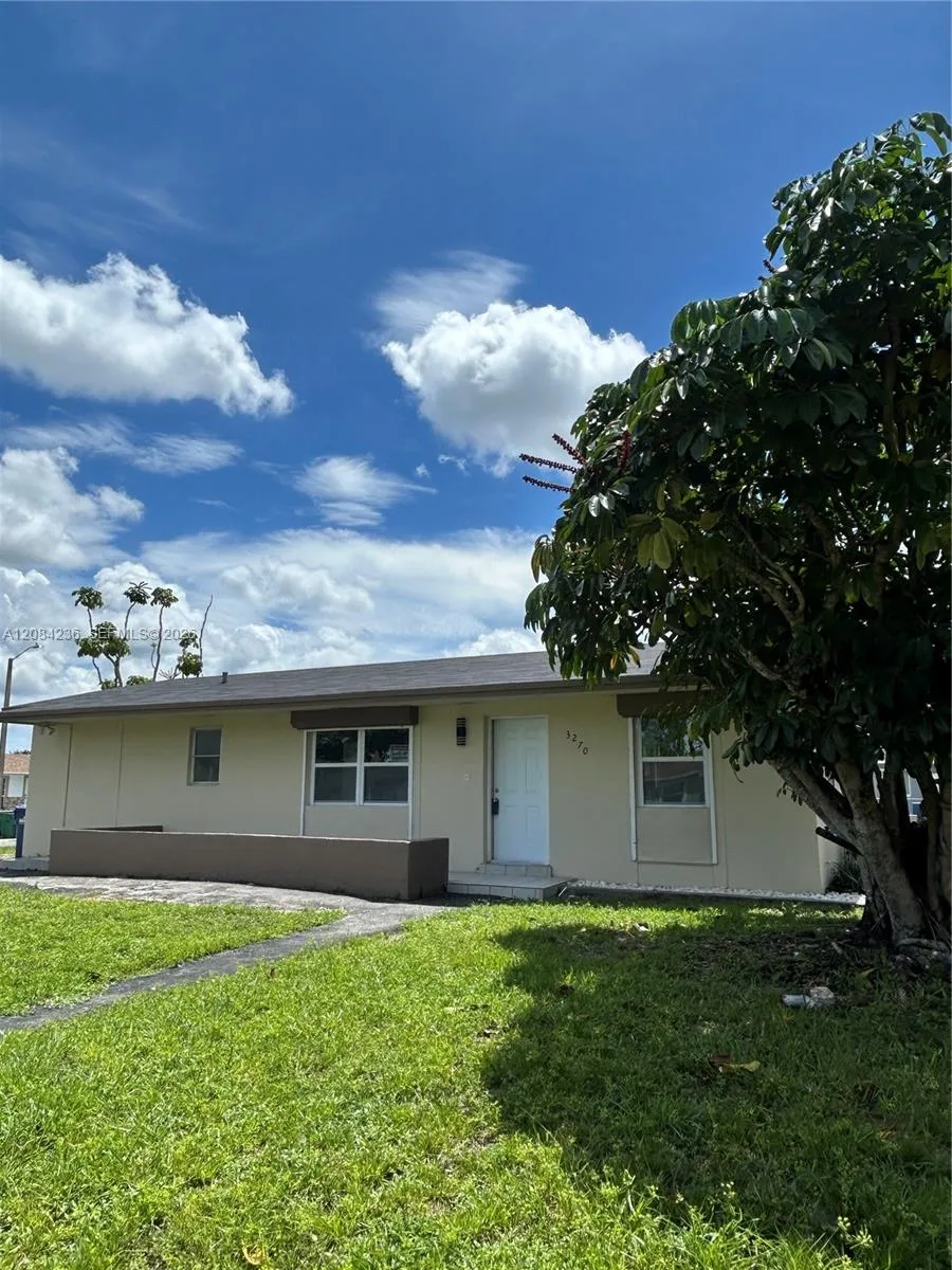 3270 NW 196th Ln Miami Gardens, FL 33056