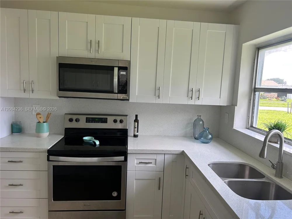 3270 NW 196th Ln Miami Gardens, FL 33056
