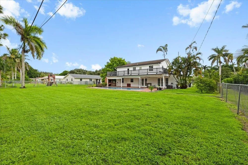 3179 HOYLAKE ROAD Lake Worth, FL 33467