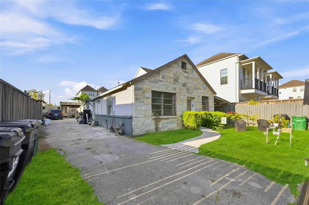 824 W 17th Street #D Houston, TX 77008