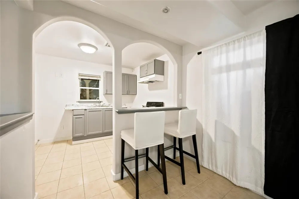 824 W 17th Street #D Houston, TX 77008