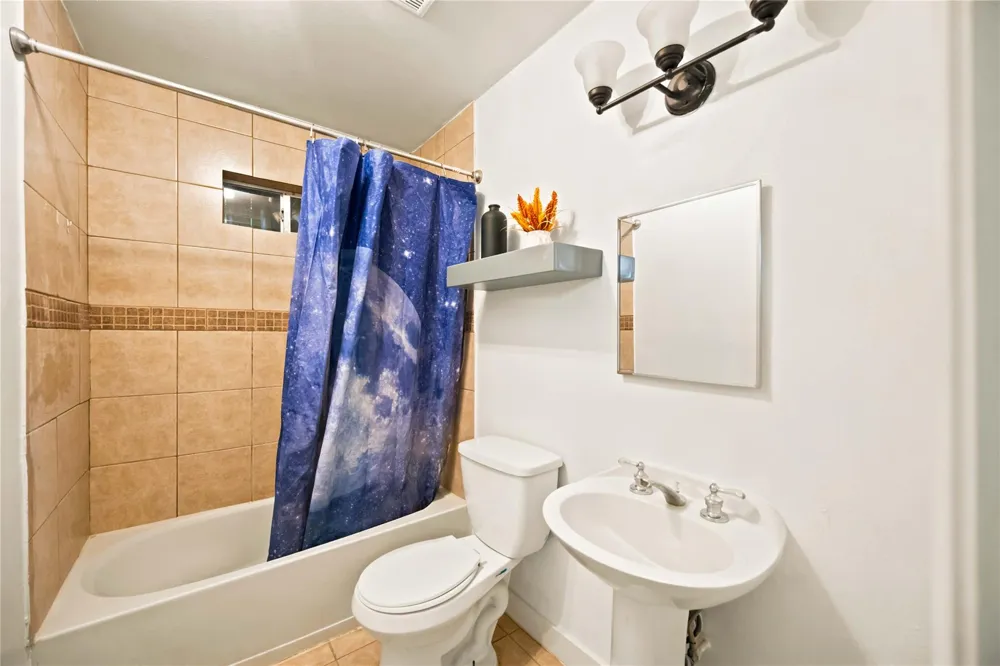 824 W 17th Street #D Houston, TX 77008