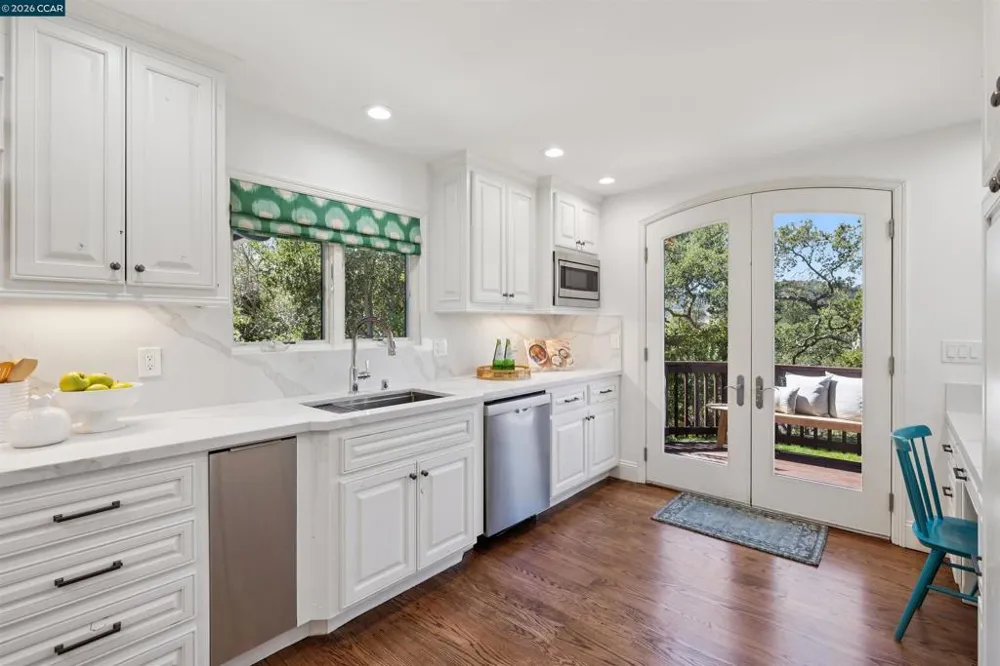 71 SCENIC DRIVE Orinda, CA 94563