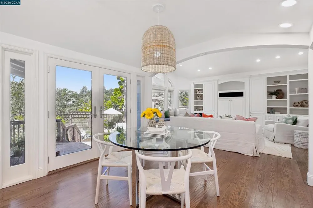 71 SCENIC DRIVE Orinda, CA 94563