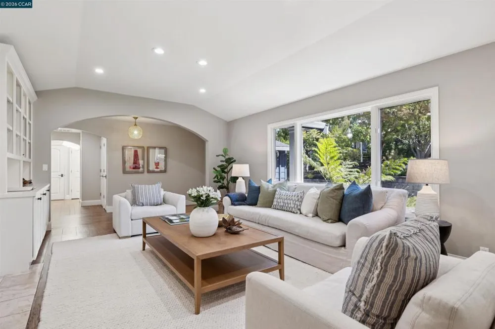 71 SCENIC DRIVE Orinda, CA 94563