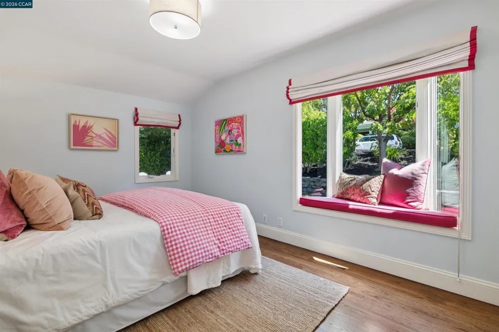 71 SCENIC DRIVE Orinda, CA 94563