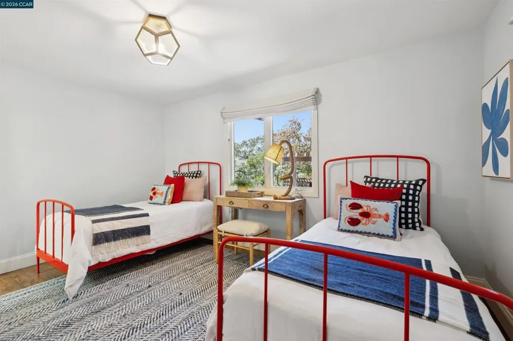 71 SCENIC DRIVE Orinda, CA 94563