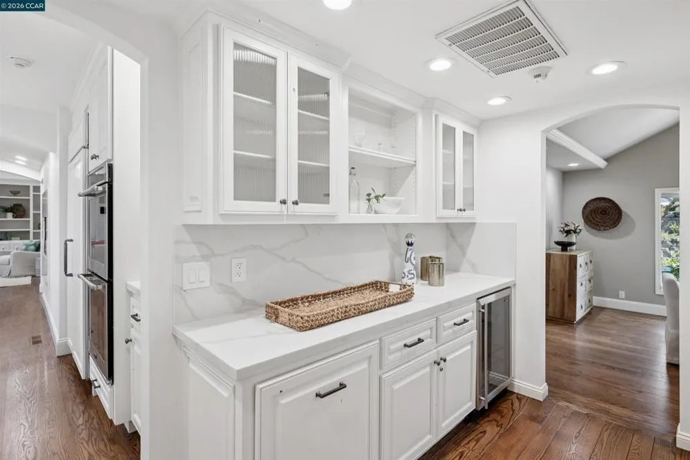 71 SCENIC DRIVE Orinda, CA 94563