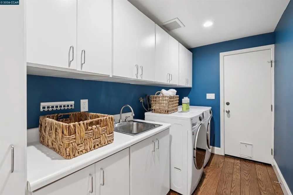 71 SCENIC DRIVE Orinda, CA 94563