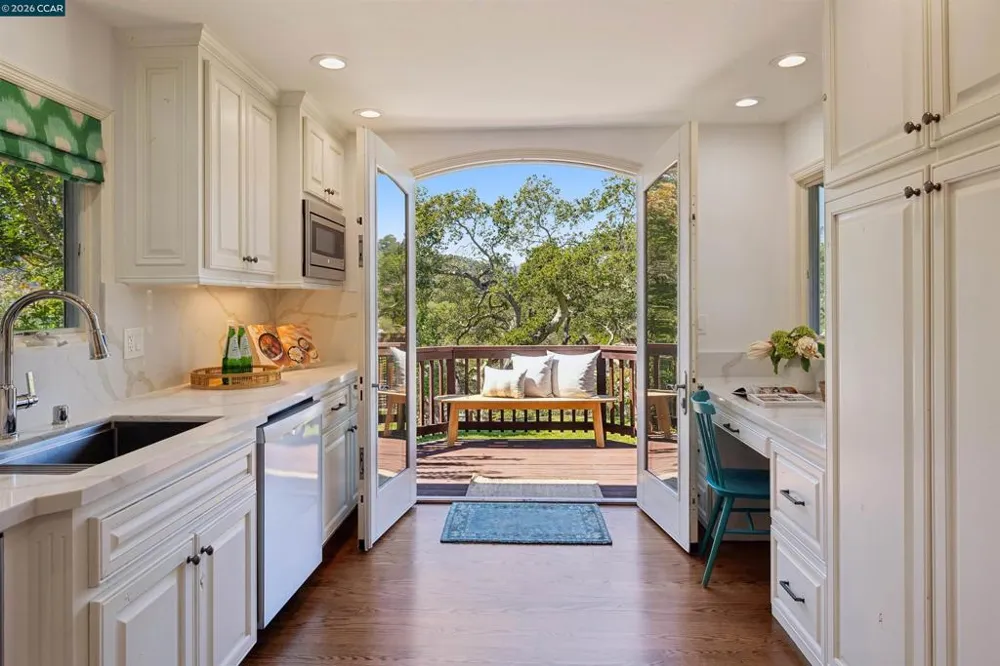 71 SCENIC DRIVE Orinda, CA 94563