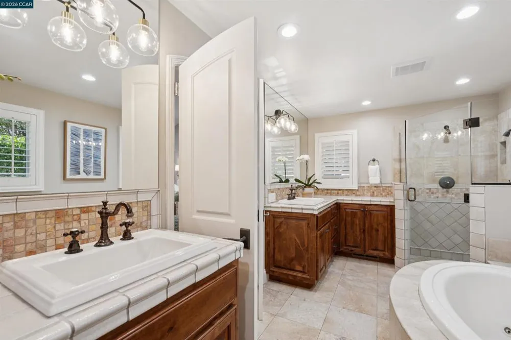71 SCENIC DRIVE Orinda, CA 94563
