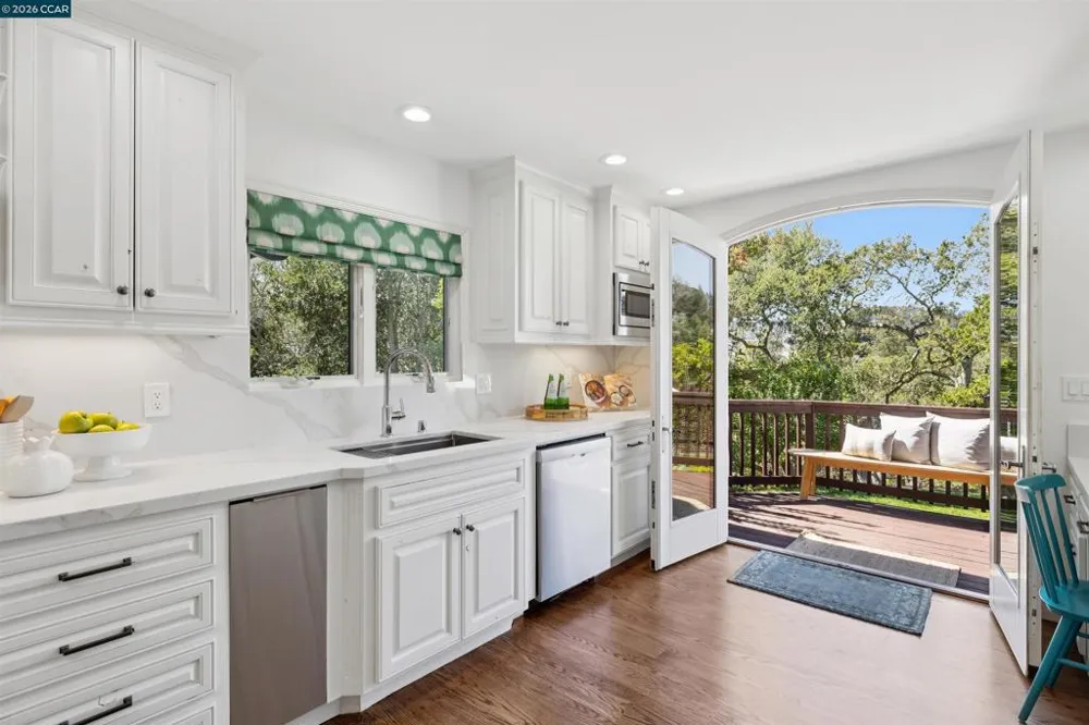 71 SCENIC DRIVE Orinda, CA 94563