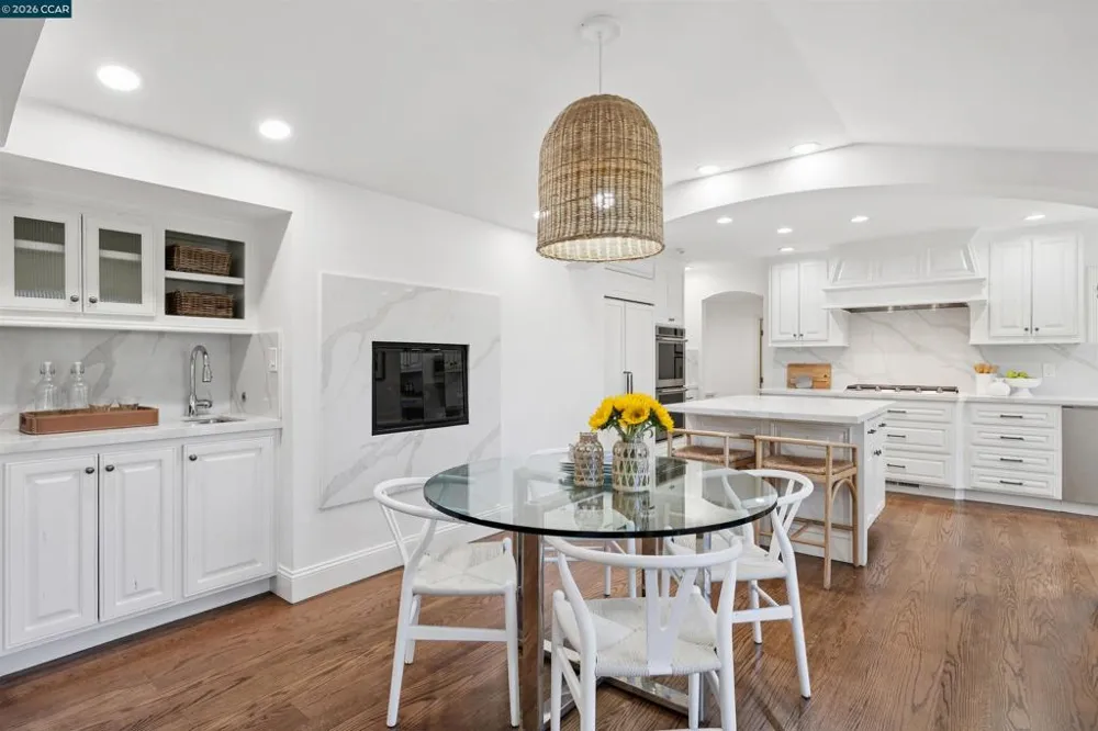 71 SCENIC DRIVE Orinda, CA 94563