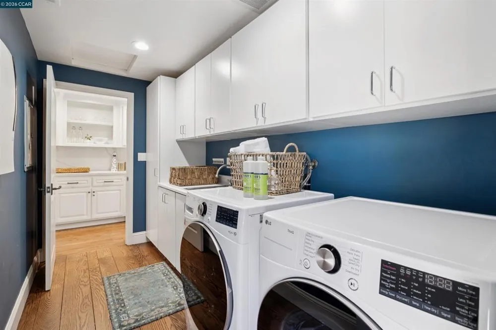 71 SCENIC DRIVE Orinda, CA 94563