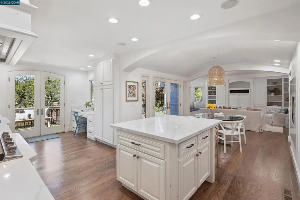 71 SCENIC DRIVE Orinda, CA 94563