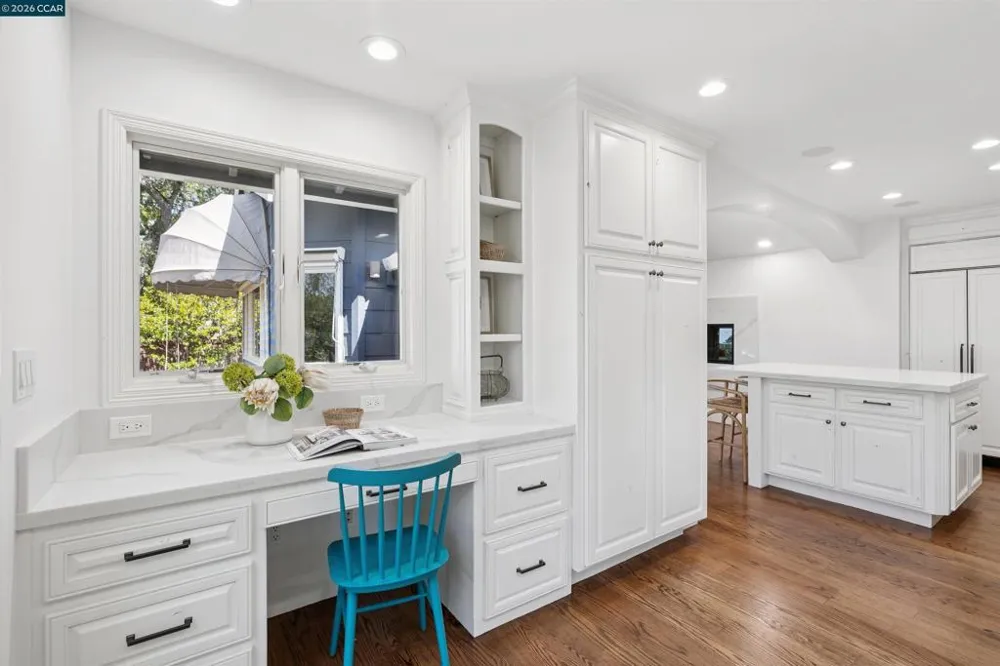 71 SCENIC DRIVE Orinda, CA 94563