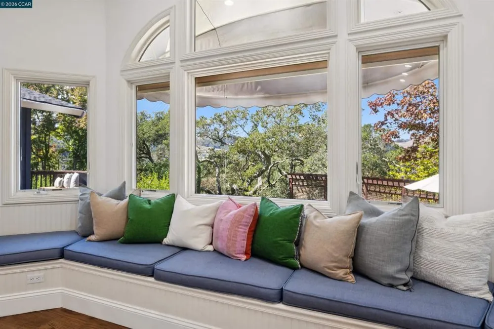 71 SCENIC DRIVE Orinda, CA 94563