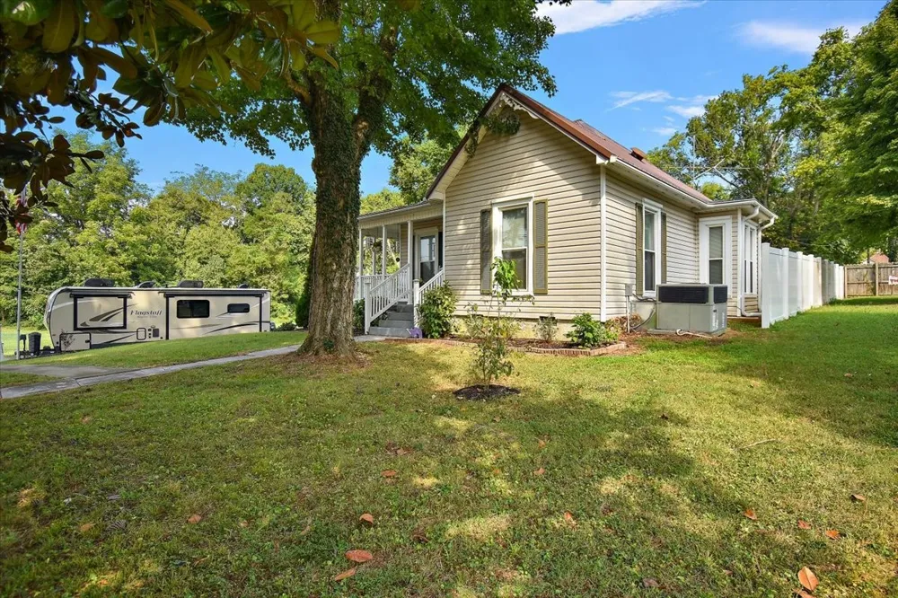 211 Riverside Dr Columbia, TN 38401
