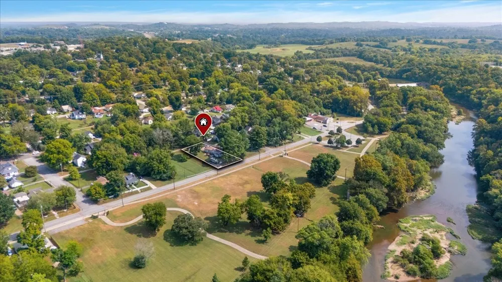211 Riverside Dr Columbia, TN 38401