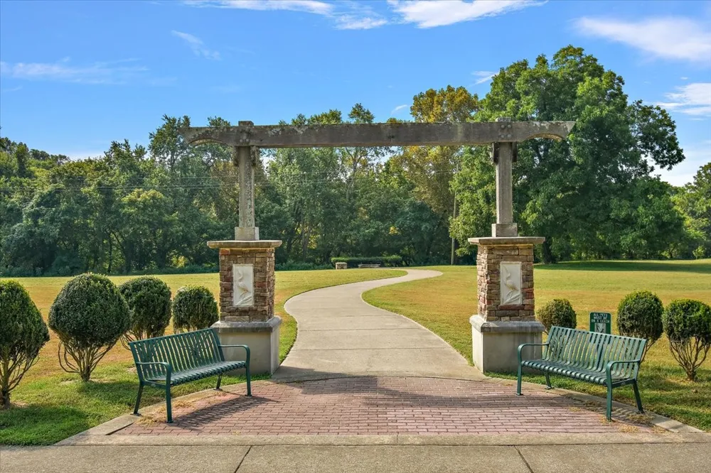 211 Riverside Dr Columbia, TN 38401