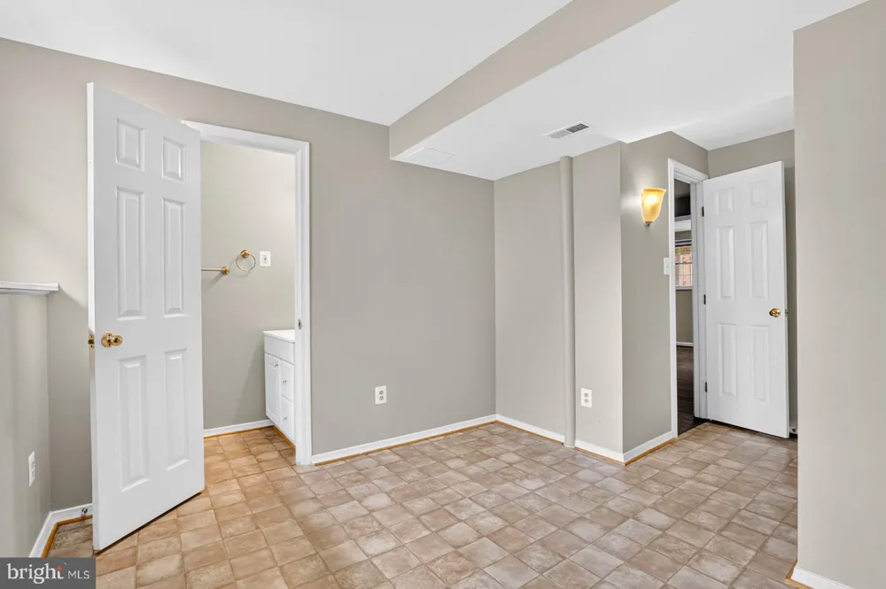 2 WINTER GARDEN COURT Olney, MD 20832