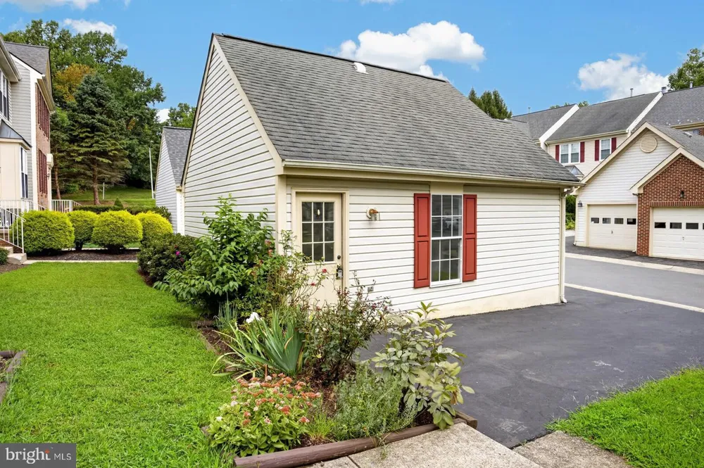 2 WINTER GARDEN COURT Olney, MD 20832