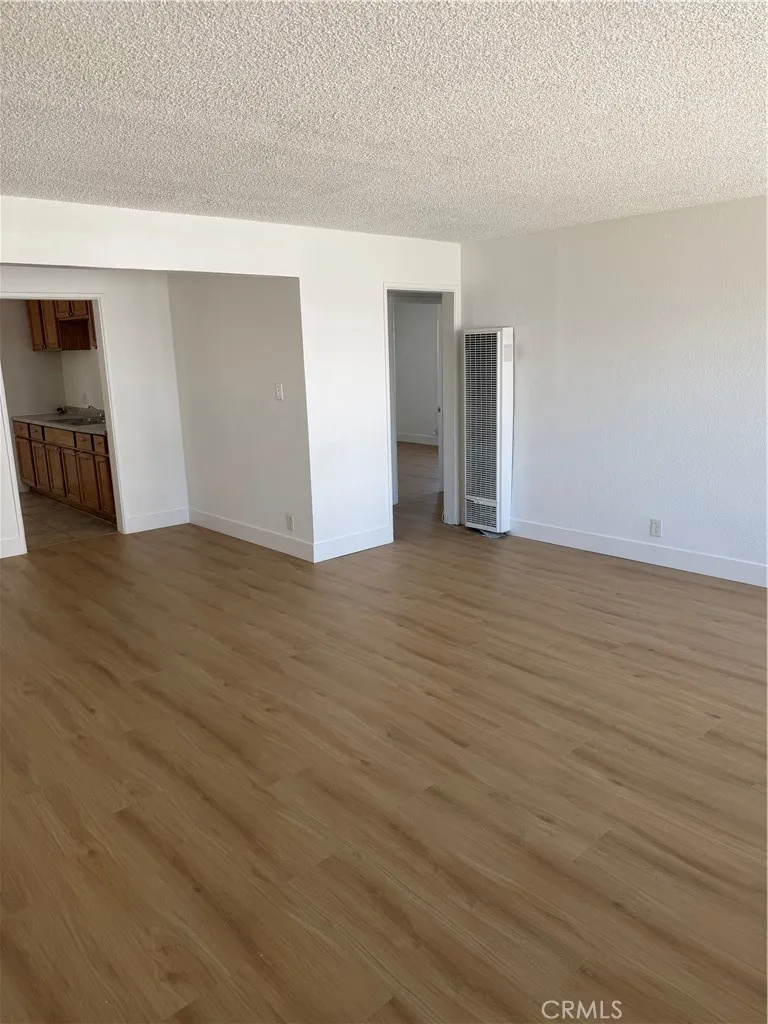 1024 W Reeve Compton, CA 90220