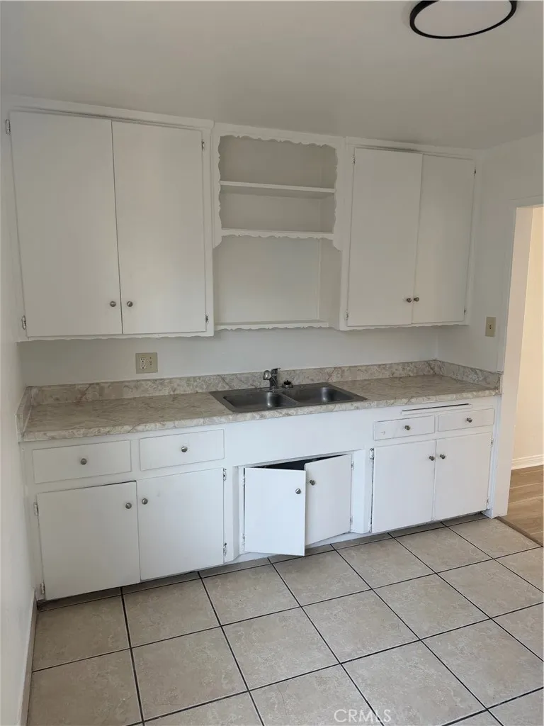 1024 W Reeve Compton, CA 90220
